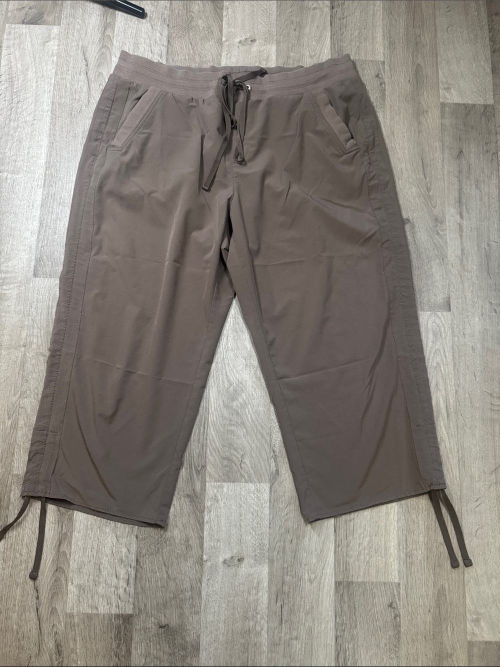 Intro. ❤️ Love the Fit. Women’s Brown Drawstring Casual Pants. Size 16